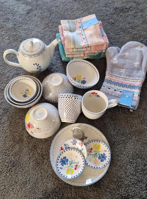 Flora Castle servies met textiel, Huis en Inrichting, Keuken | Servies, Nieuw, Overige stijlen, Ophalen