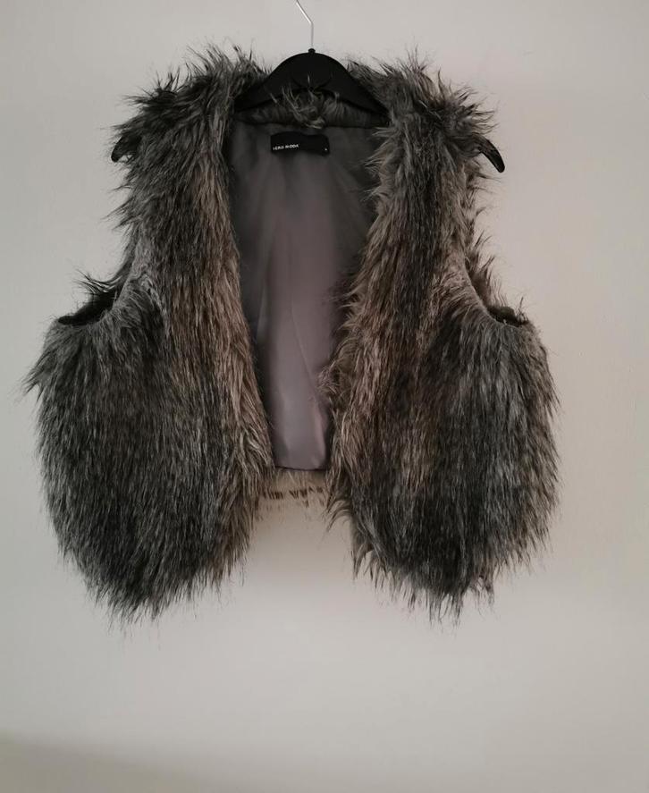 Vero Moda nepbont gilet mt. M, Kleding | Dames, Bodywarmers, Zo goed als nieuw, Maat 38/40 (M), Grijs, Verzenden