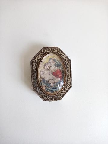 Antiek rozenkransdoosje met achter glas? glazen portret van beschikbaar voor biedingen