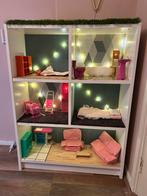 Barbie poppenhuis van Ikea Kallax kast, Ophalen, Zo goed als nieuw, Poppenhuis