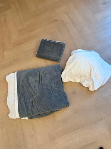 Optidee pluche dekbedovertek en hoeslaken. Grijs wit beschikbaar voor biedingen