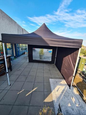 Partytent huren! 3x3 / 3x4.5 makkelijk opzetbaar! beschikbaar voor biedingen