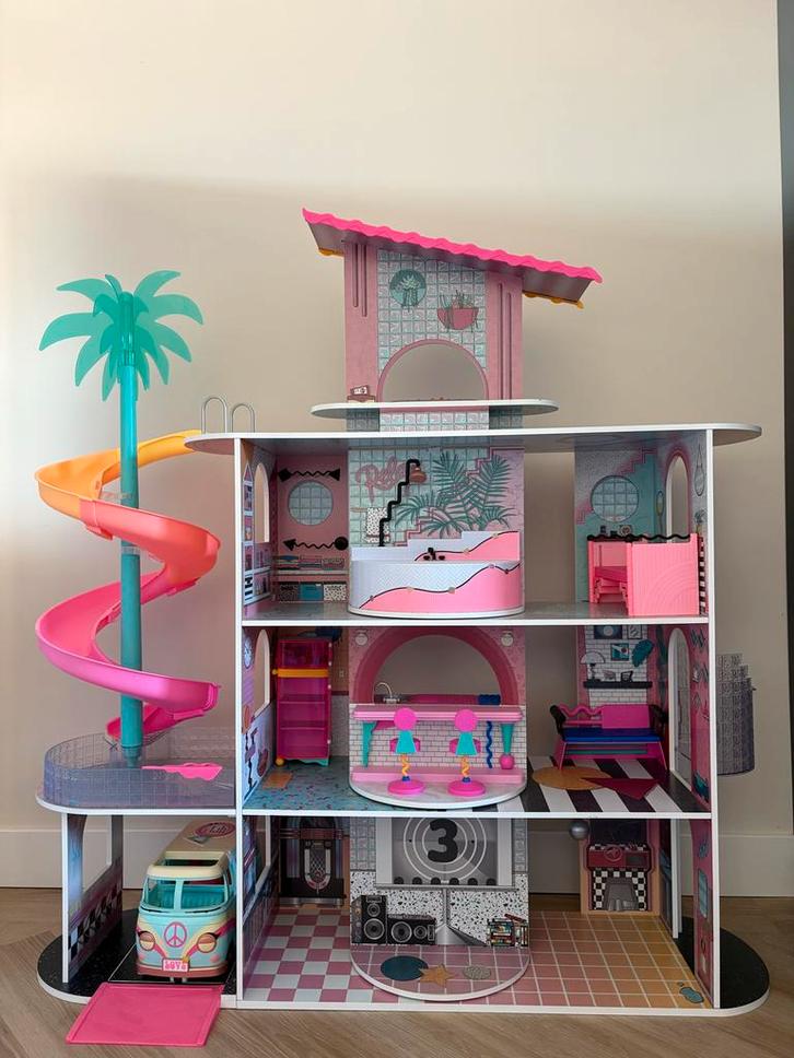 LOL Surprise Poppenhuis, Kinderen en Baby's, Speelgoed | Poppenhuizen, Zo goed als nieuw, Poppenhuis, Ophalen