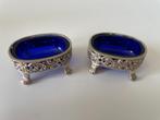 Set van 2 zilveren ovalen zoutvaatjes met kobalt blauw glas, Antiek en Kunst, Antiek | Goud en Zilver, Ophalen of Verzenden, Zilver