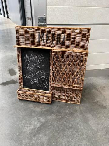 Rieten Memobord met Krijtbord beschikbaar voor biedingen