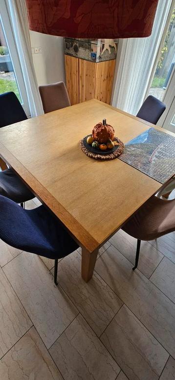 Eettafel vierkant 150x150  beschikbaar voor biedingen