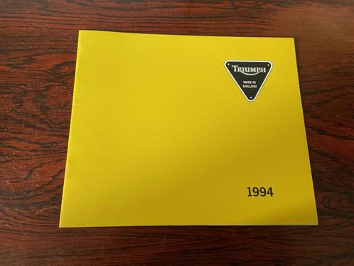 Triumph 1994 new model line motorcycle brochure, Verzamelen, Automerken, Motoren en Formule 1, Gebruikt, Motoren, Ophalen of Verzenden