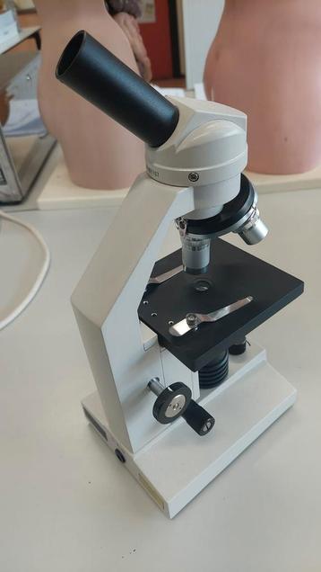 Microscoop beschikbaar voor biedingen
