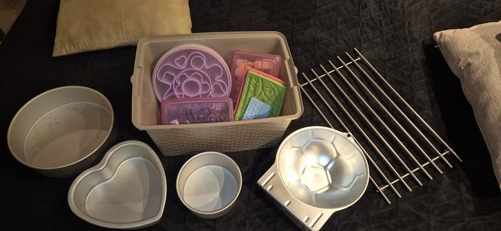 Bakspullen set - taartvormen en uitstekers, Hobby en Vrije tijd, Taarten en Cupcakes maken, Gebruikt, Bakvorm, Taarten, Ophalen of Verzenden