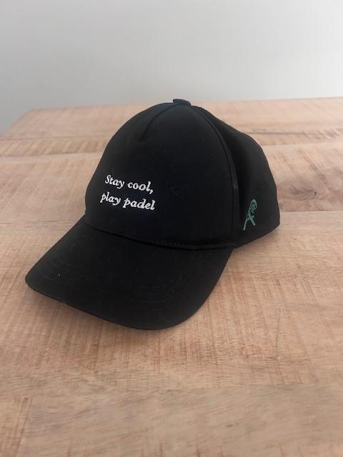 Padel pet – “Stay cool, play padel” – Nieuw!, Sport en Fitness, Padel, Nieuw, Padel-accessoire, Ophalen of Verzenden