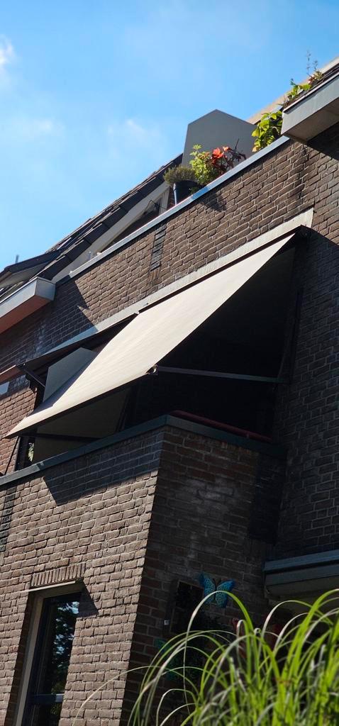 Elektrische uitval zonnescherm (260cm breed x 110cm uitval), Tuin en Terras, Zonneschermen, Gebruikt, Knikarmscherm, Minder dan 150 cm