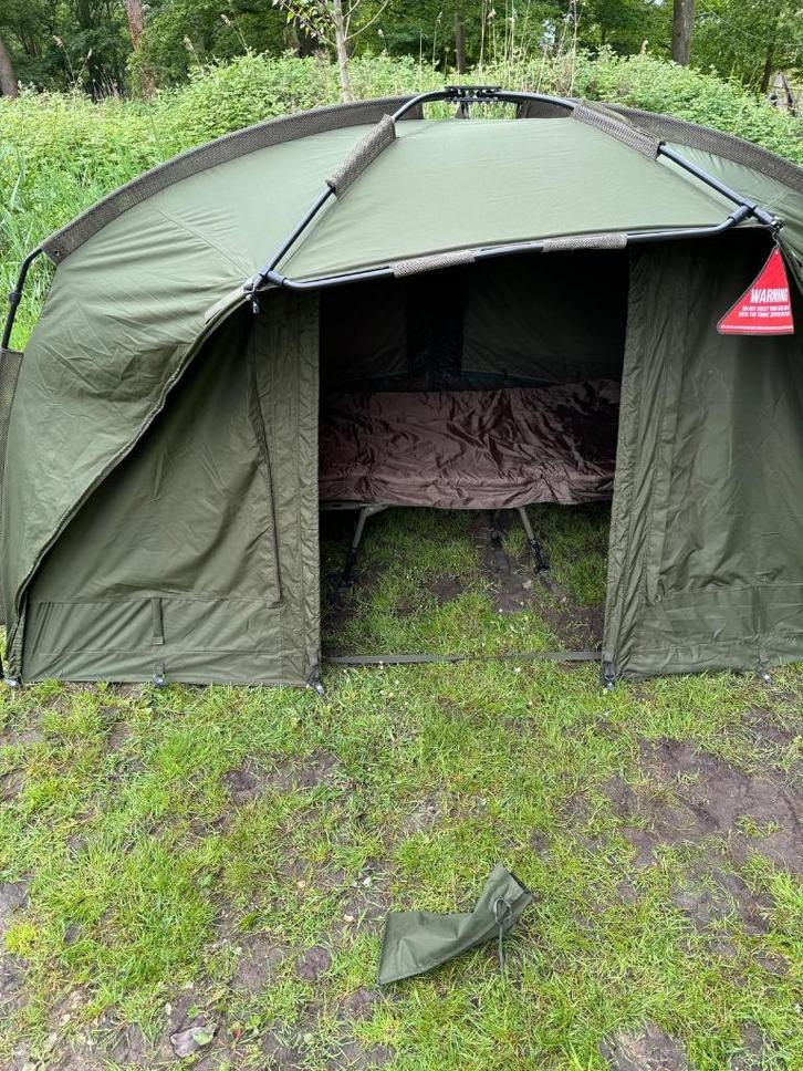 Sonik AXS V2 XL Bivvy, Watersport en Boten, Hengelsport | Karpervissen, Zo goed als nieuw, Overige typen, Ophalen of Verzenden