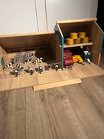 Kids globe stal, silo en diverse werktuigen, Kinderen en Baby's, Speelgoed | Houten speelgoed, Ophalen, Zo goed als nieuw, Rij- of Hobbelspeelgoed