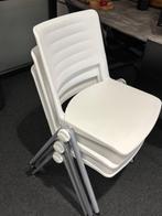 4 handige stapelbare stoelen, Ophalen, Zo goed als nieuw, Wit, Bureaustoel