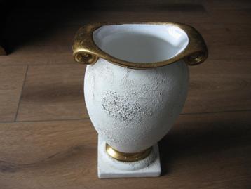 Sierkruik beschikbaar voor biedingen