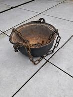 Oude Gietijzeren Kookpot met Ketting - Plantenbak, Antiek en Kunst, Ophalen