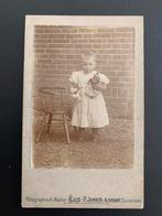cdv carte de visite kind pop Lux P Jonker Alkmaar Tuinstraat, Verzenden, Foto, Zo goed als nieuw, Voor 1940