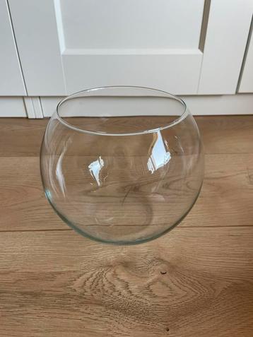 Ronde vaas  beschikbaar voor biedingen