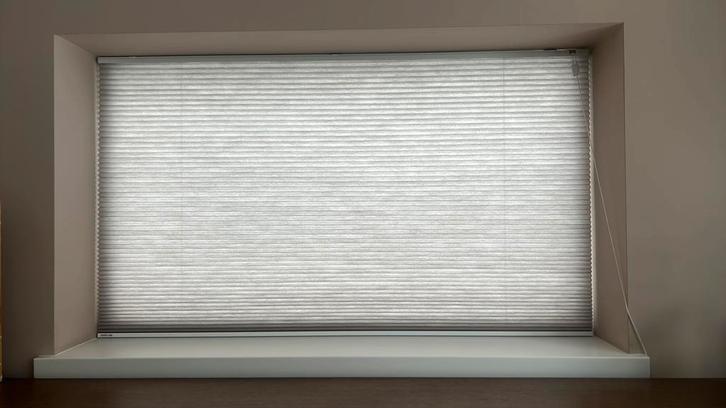 Veneta plissé gordijn nieuw in doos!, Huis en Inrichting, Stoffering | Gordijnen en Lamellen, Zo goed als nieuw, 50 tot 100 cm