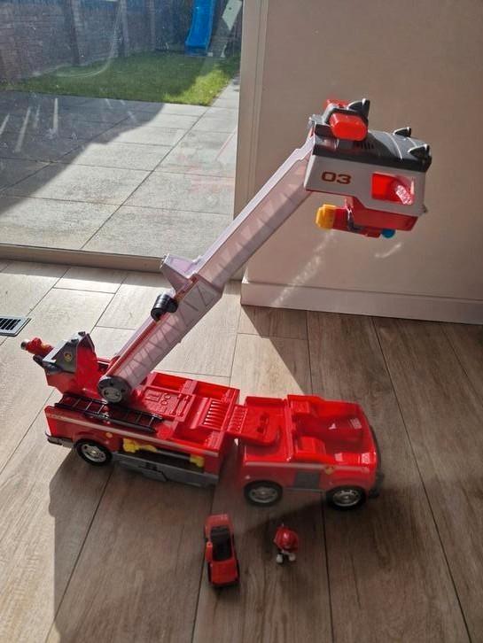 Grote brandweerwagen paw patrol/ 4 x auto paw patrol en pups, Kinderen en Baby's, Speelgoed | Actiefiguren, Zo goed als nieuw