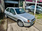 Ford Fiesta 1.3-8V Century APK|ELEK.RAMEN|AIRCO|2.SLEUTEL, Auto's, Ford, Origineel Nederlands, Te koop, Zilver of Grijs, 5 stoelen