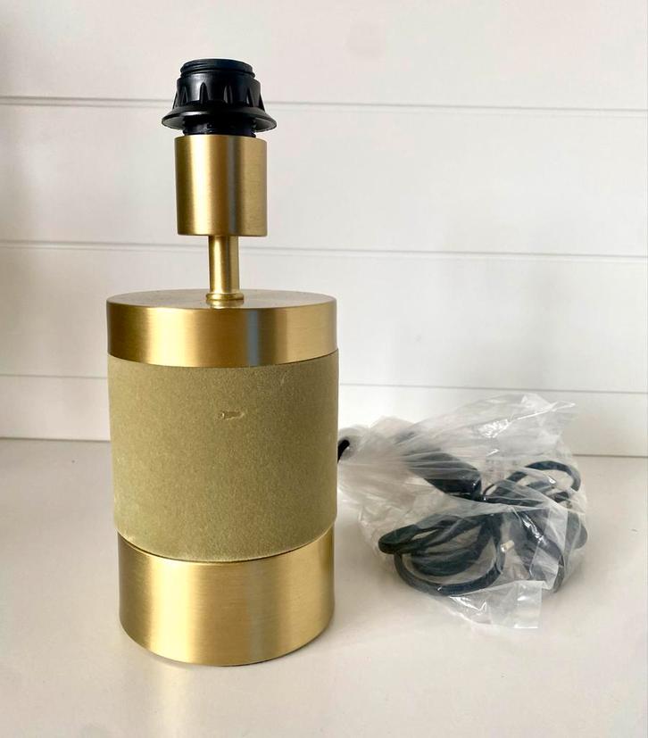 Moderne gouden tafellamp met groen stoffen accent, Huis en Inrichting, Lampen | Hanglampen, Gebruikt, Minder dan 50 cm, Metaal