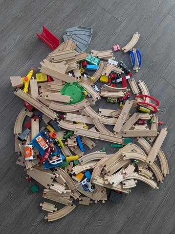 Houten treinbaan + bak beschikbaar voor biedingen