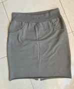 Jogging stof rok taupe (grijs/khaki) mt. L/XL, Kleding | Dames, Rokken, Maat 42/44 (L), Ophalen of Verzenden, Zo goed als nieuw