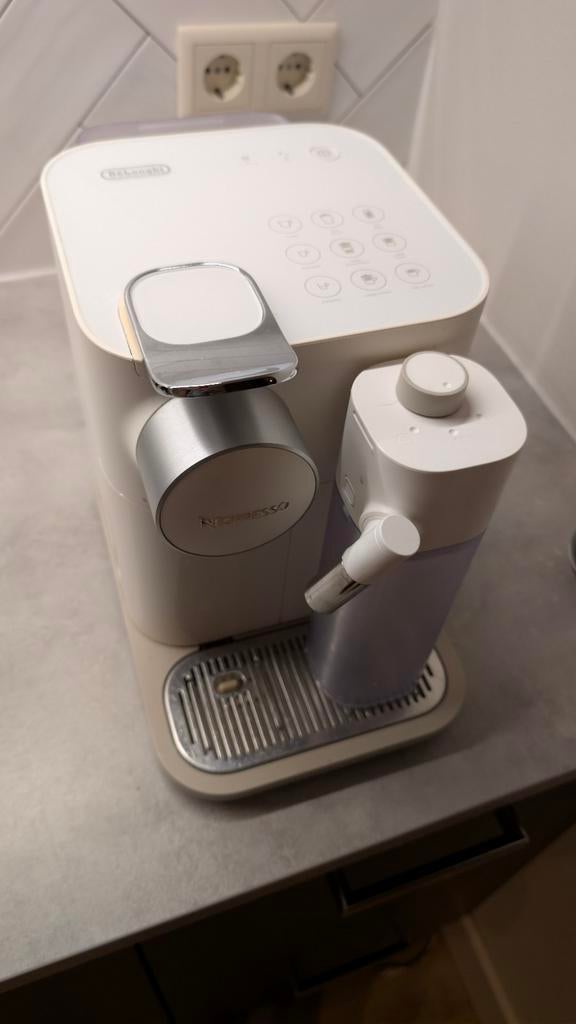 Delonghi Nespresso Gran Lattissima - Goed Onderhouden, Koffiepads en cups, Gebruikt, Koffiemachine, Ophalen of Verzenden