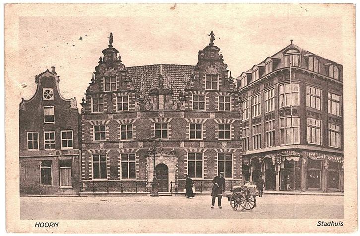 700171 Hoorn NH 1926 Stadhuis Gelopen met postzegel, Verzamelen, Ansichtkaarten | Nederland, Gelopen, Noord-Holland, 1920 tot 1940
