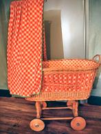 Vintage jaren 60 poppenwiegje, Kinderen en Baby's, Speelgoed | Poppen, Ophalen, Gebruikt, Babypop