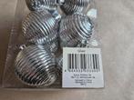 12 stuks Zilverkleurige ribbel kerstballen 5cm, Diversen, Kerst, Onbekend, Nieuw, Ophalen of Verzenden, Onbekend