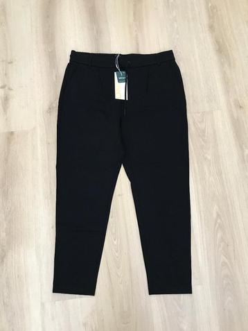 Only zwarte broek maat XL (circa 42) NIEUW beschikbaar voor biedingen