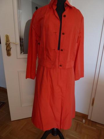 Hermes Paris vuurrood pak, rok + jasje, katoen, leren knopen beschikbaar voor biedingen