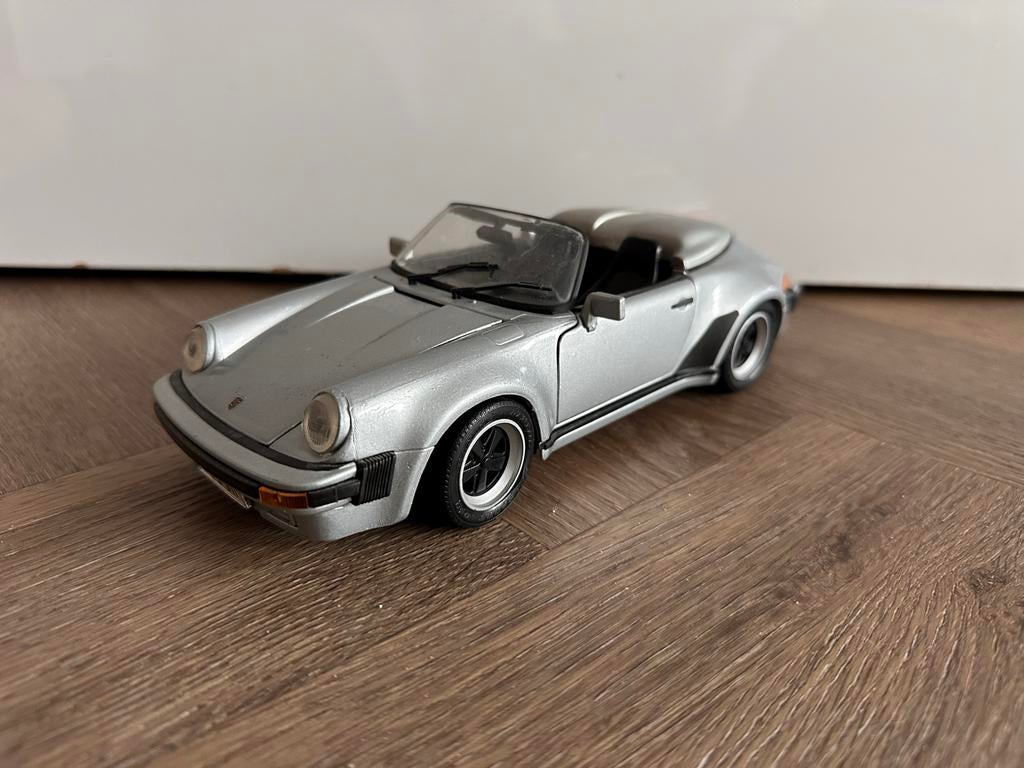 Maisto Porsche 911 Speedster 1989 - Zilver, Hobby en Vrije tijd, Modelauto's | 1:18, Ophalen of Verzenden, Zo goed als nieuw, Auto