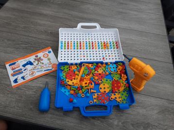 Bouwen met boormachine en schroevendraaier  beschikbaar voor biedingen