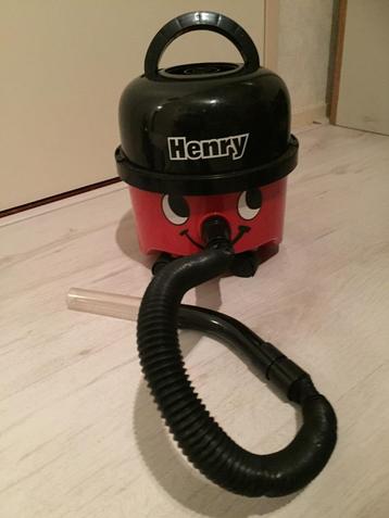 Henry kinderstofzuiger rood  beschikbaar voor biedingen