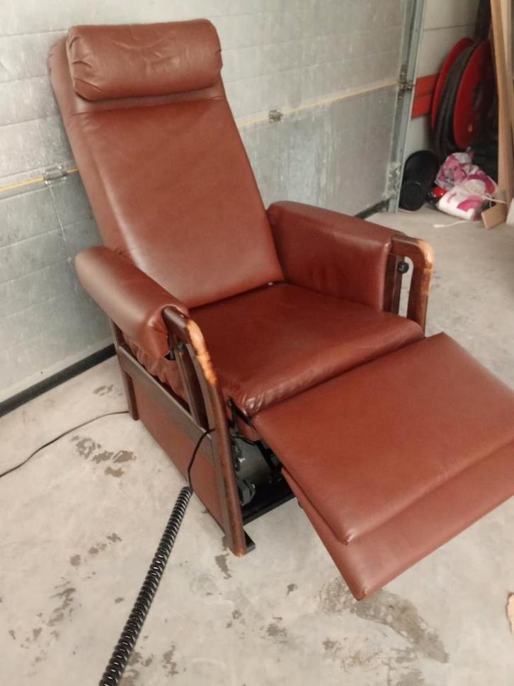 Sta-op stoel - Nu voor €150!, Huis en Inrichting, Fauteuils, Gebruikt, Hout, Leer, 75 tot 100 cm, 75 tot 100 cm, Ophalen of Verzenden