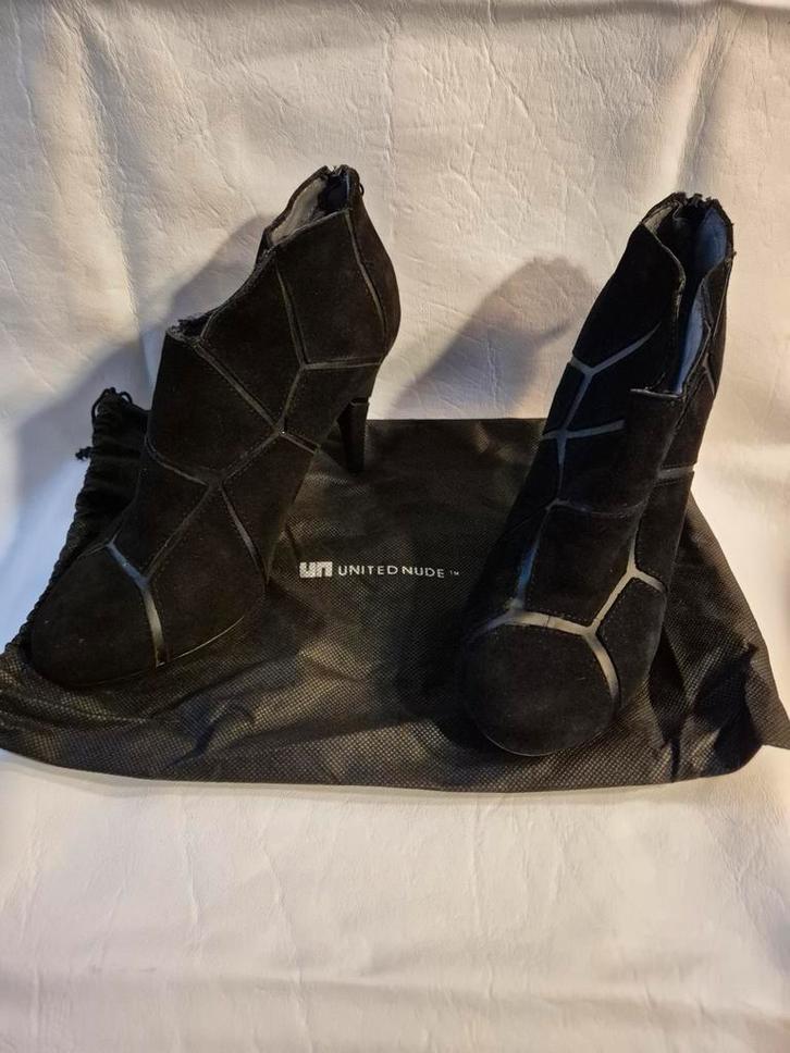 United Nude Enkellaarsjes Zwart Suede Girafprint, Kleding | Dames, Schoenen, Zo goed als nieuw, Lage of Enkellaarzen, Zwart, Ophalen of Verzenden