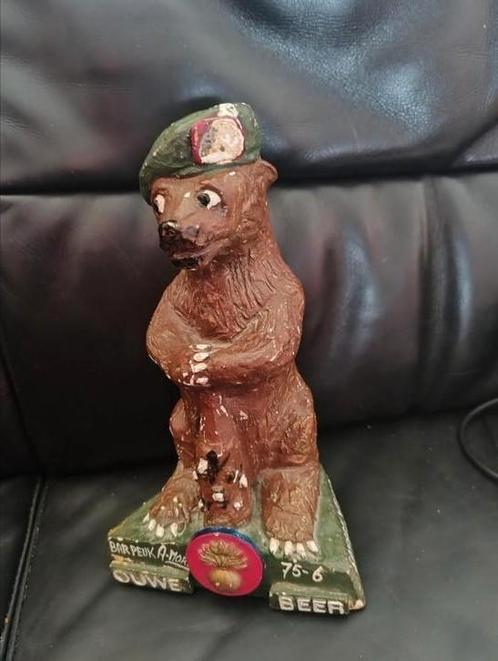 👉 Beeldje van een beer met baret Saksen Weimar kaz., Verzamelen, Militaria | Algemeen, Landmacht, Nederland, Ophalen of Verzenden