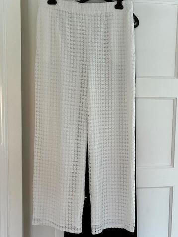 Witte broek van het merk Modström. beschikbaar voor biedingen