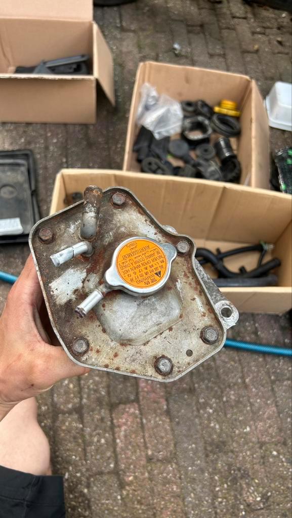 Subaru impreza gtt coolvloeistof tankje, Auto diversen, Auto-accessoires, Zo goed als nieuw, Ophalen of Verzenden