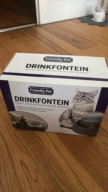 Nieuwe drinkfontein voor katten en kleine honden beschikbaar voor biedingen