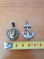 2 hangers, Overige materialen, Overige voorstellingen, Ophalen of Verzenden, Zo goed als nieuw