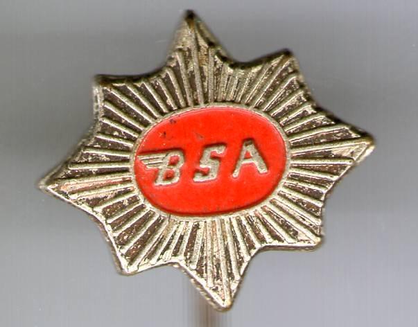 BSA rood op zilverkleurig motorfiets speldje ( G_005 ), Verzamelen, Speldjes, Pins en Buttons, Zo goed als nieuw, Speldje of Pin