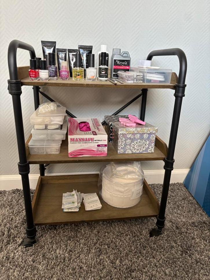 Nagelset + kastje, Sieraden, Tassen en Uiterlijk, Uiterlijk | Cosmetica en Make-up, Zo goed als nieuw, Toebehoren, Handen en Nagels