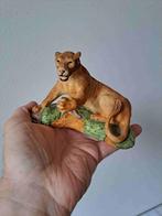 Aziatische leeuwin van porselein Franklin mint 14x10x10cm, Verzamelen, Ophalen of Verzenden, Zo goed als nieuw, Wild dier, Beeldje of Figuurtje