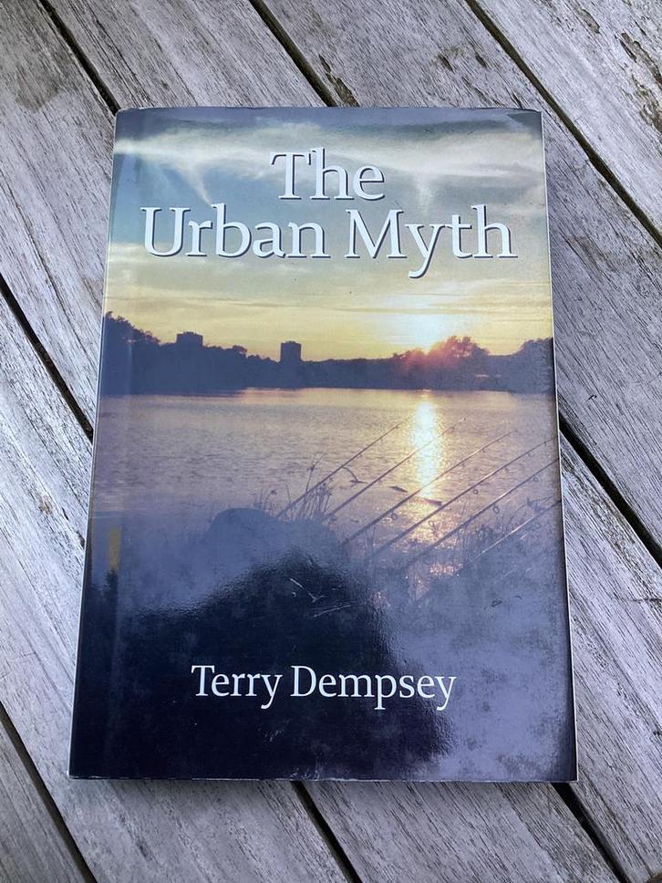 The Urban Myth  van Terry Dempsey. 1e druk 2012, Watersport en Boten, Hengelsport | Karpervissen, Zo goed als nieuw, Overige typen