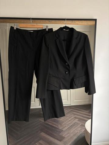Broekpak met broek maat 40 en blazer maat 42 beschikbaar voor biedingen