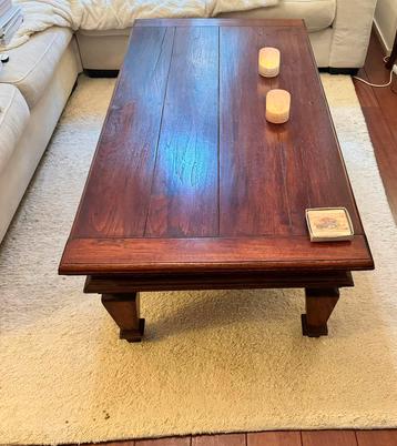 Koloniale kersenhouten salontafel beschikbaar voor biedingen